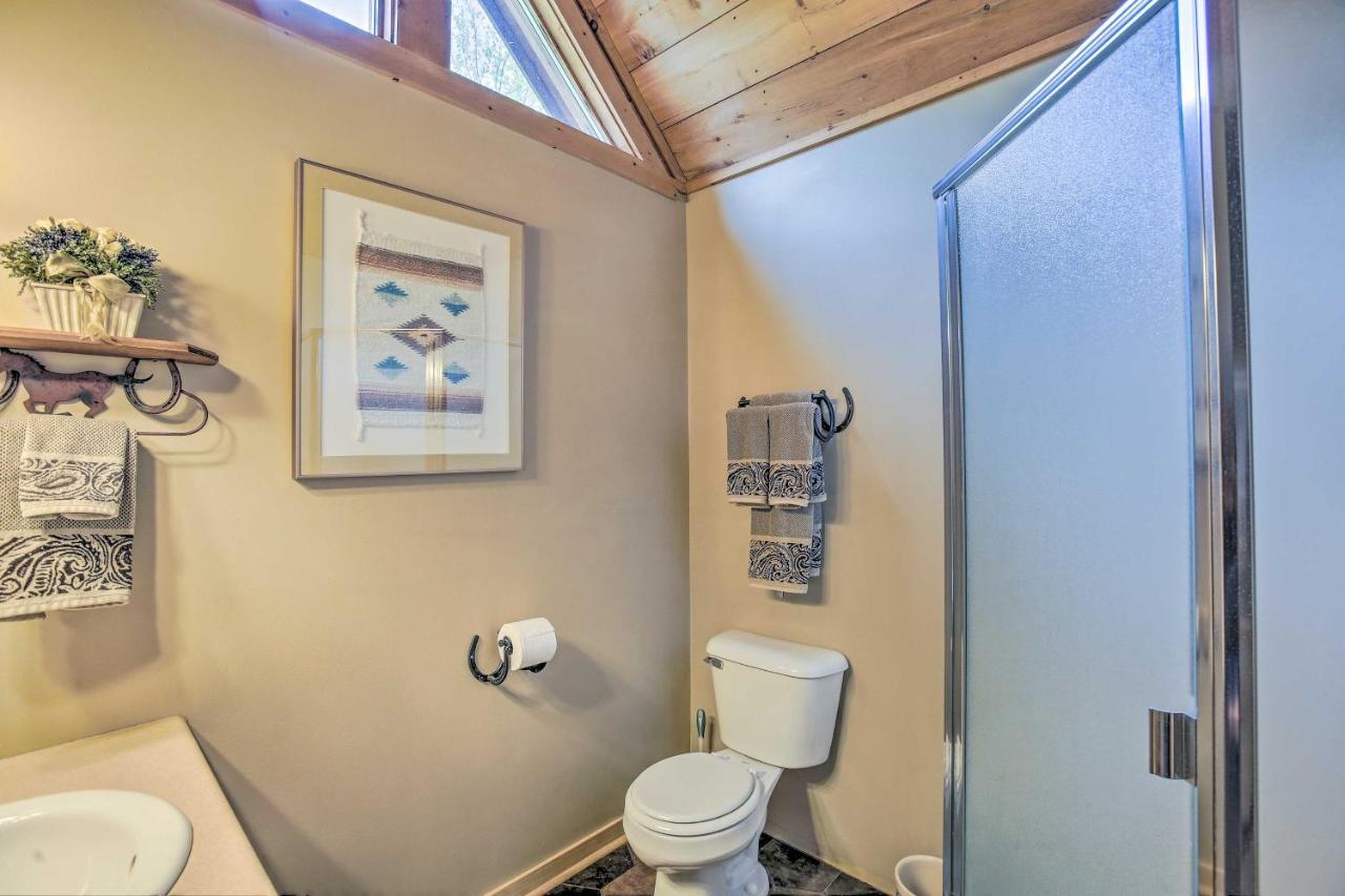 Resort Cabin With Fire Pit Golf, Hike And Play! Rothbury Exterior foto