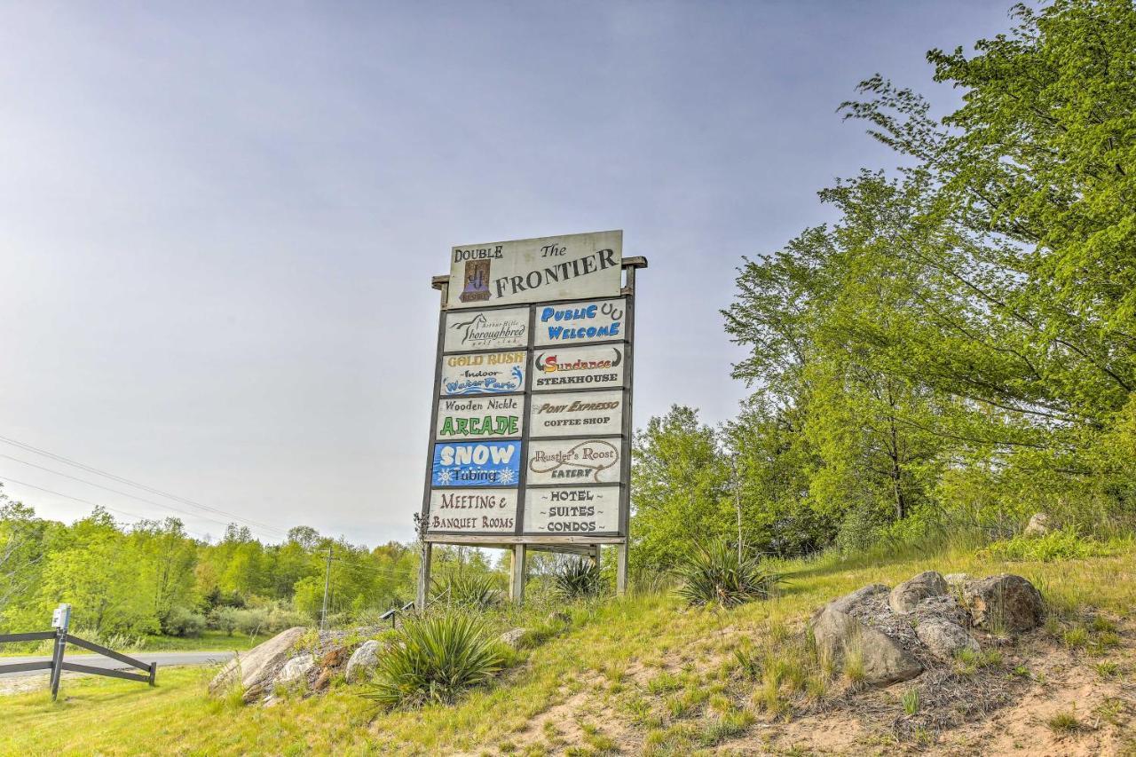 Resort Cabin With Fire Pit Golf, Hike And Play! Rothbury Exterior foto
