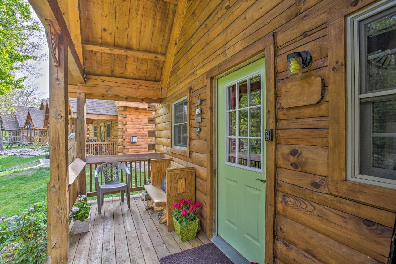 Resort Cabin With Fire Pit Golf, Hike And Play! Rothbury Exterior foto